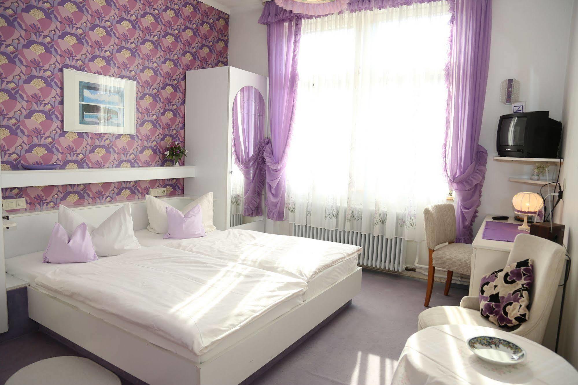 Hotel Yoga Jasmin Ehemals Hotel Eberhardt-Burghardt Badenweiler Ngoại thất bức ảnh