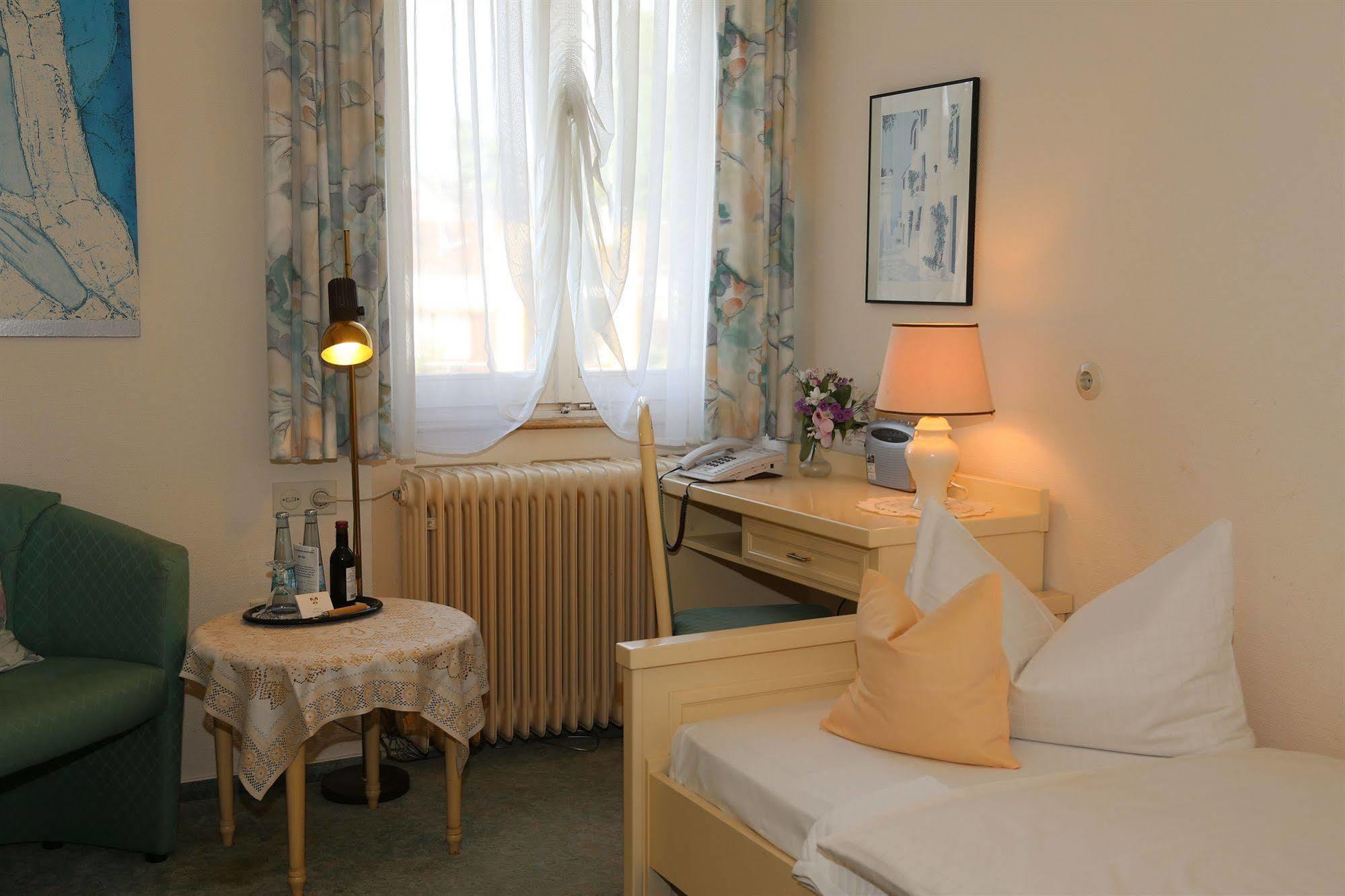 Hotel Yoga Jasmin Ehemals Hotel Eberhardt-Burghardt Badenweiler Ngoại thất bức ảnh