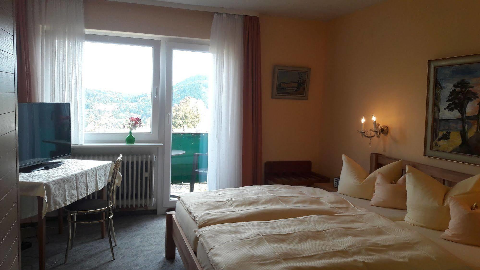 Hotel Yoga Jasmin Ehemals Hotel Eberhardt-Burghardt Badenweiler Ngoại thất bức ảnh